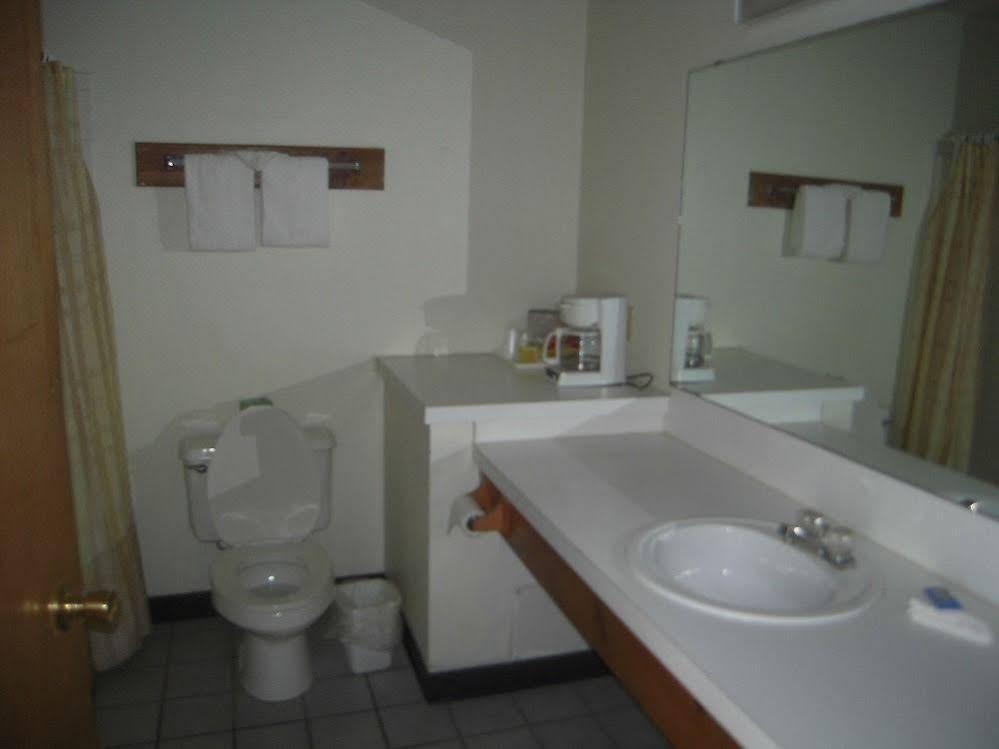 تاهليكوا Oak Hill Inn And Suites المظهر الخارجي الصورة