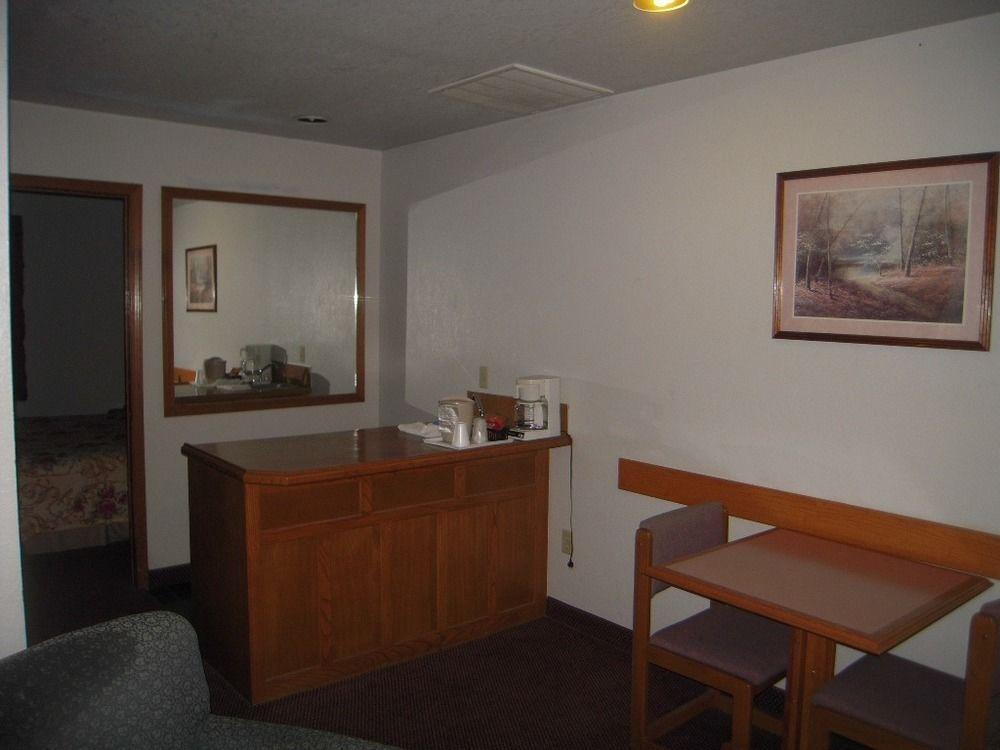 تاهليكوا Oak Hill Inn And Suites المظهر الخارجي الصورة