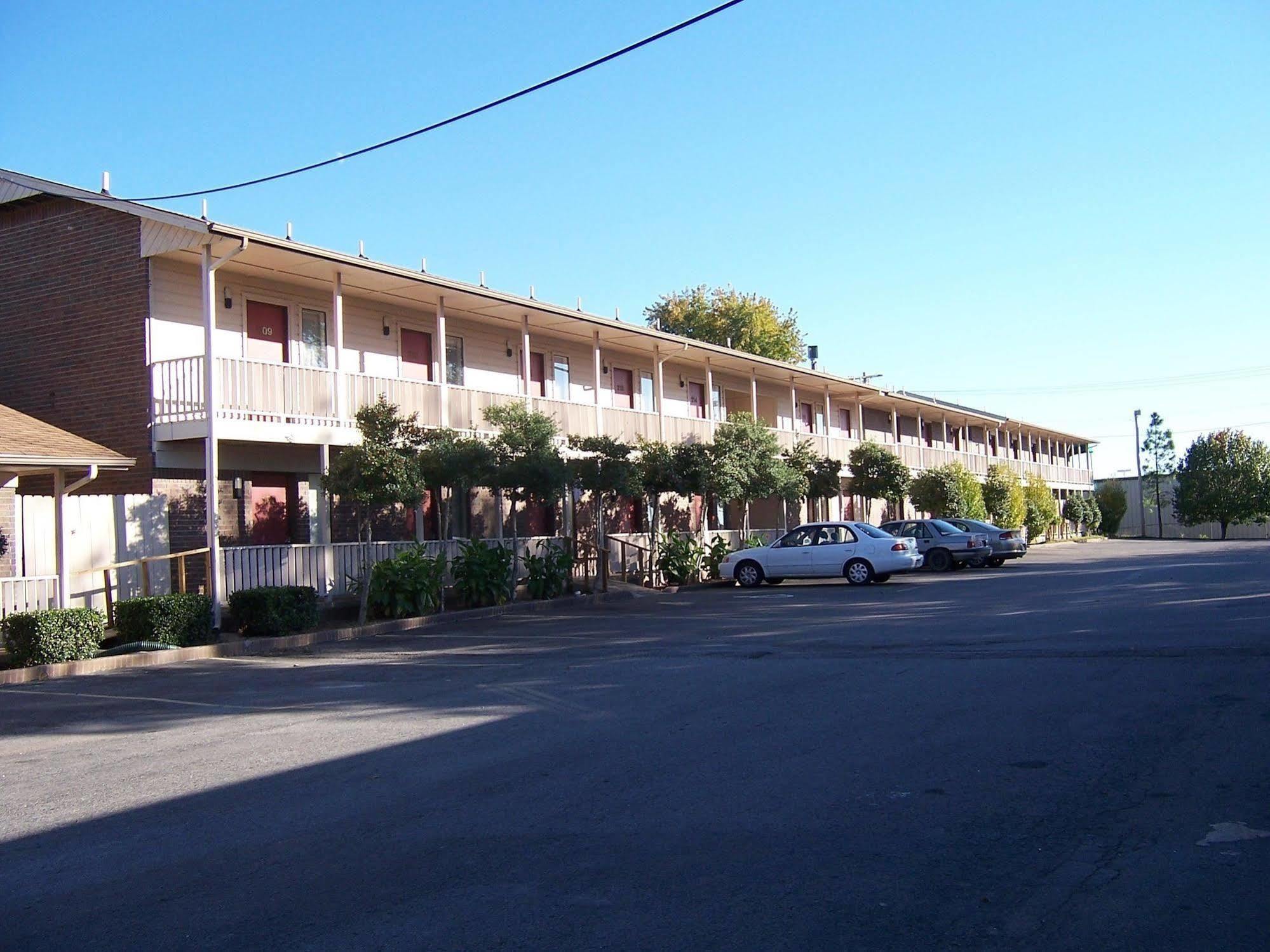 تاهليكوا Oak Hill Inn And Suites المظهر الخارجي الصورة