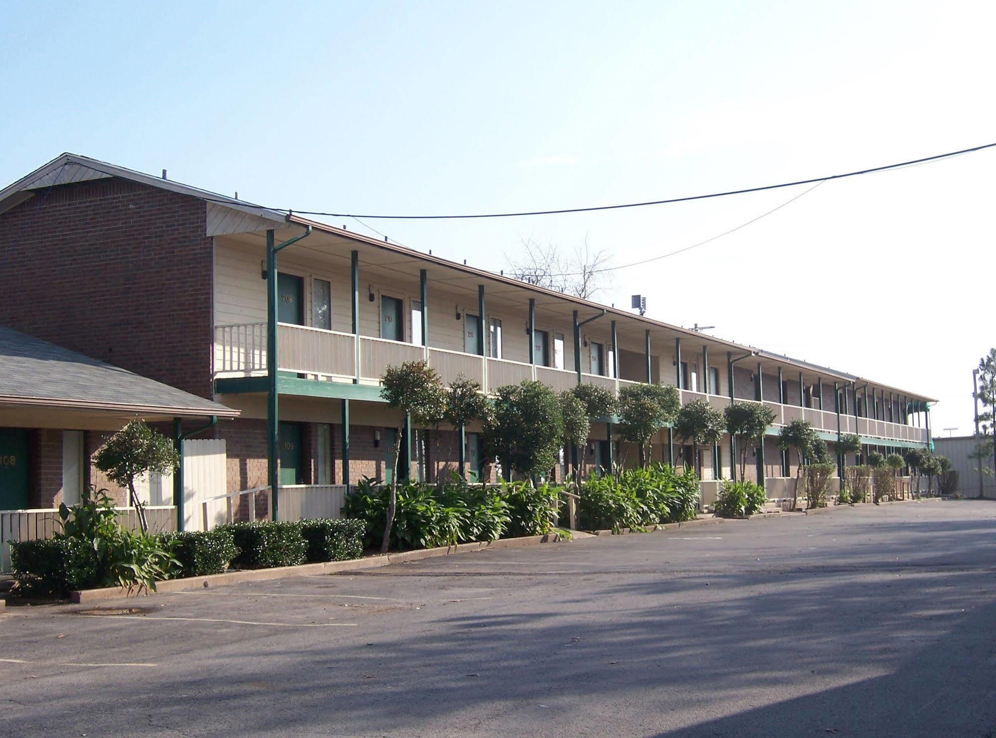 تاهليكوا Oak Hill Inn And Suites المظهر الخارجي الصورة