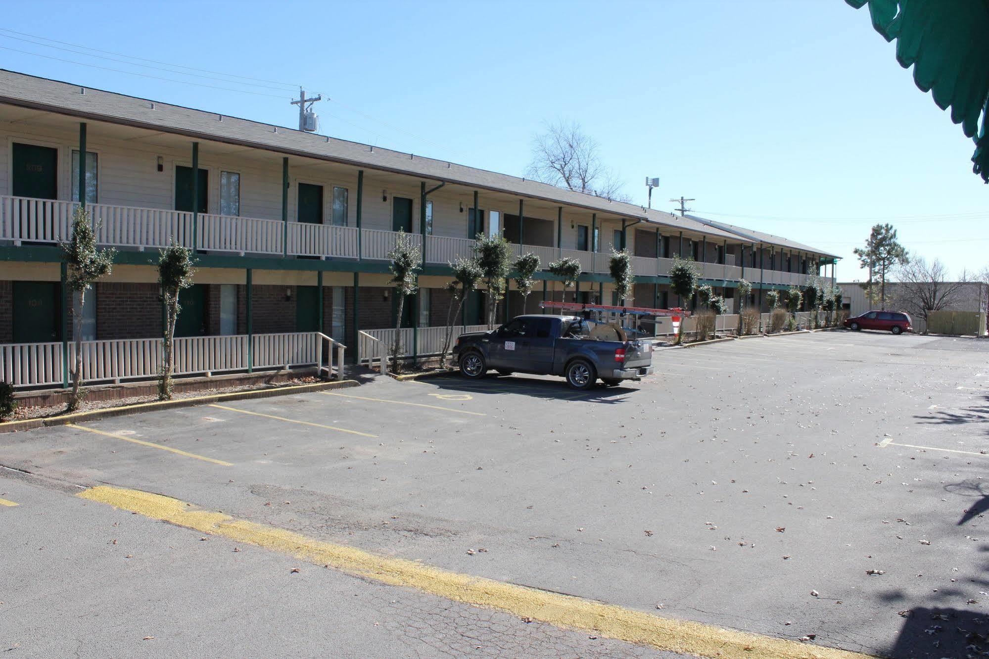 تاهليكوا Oak Hill Inn And Suites المظهر الخارجي الصورة