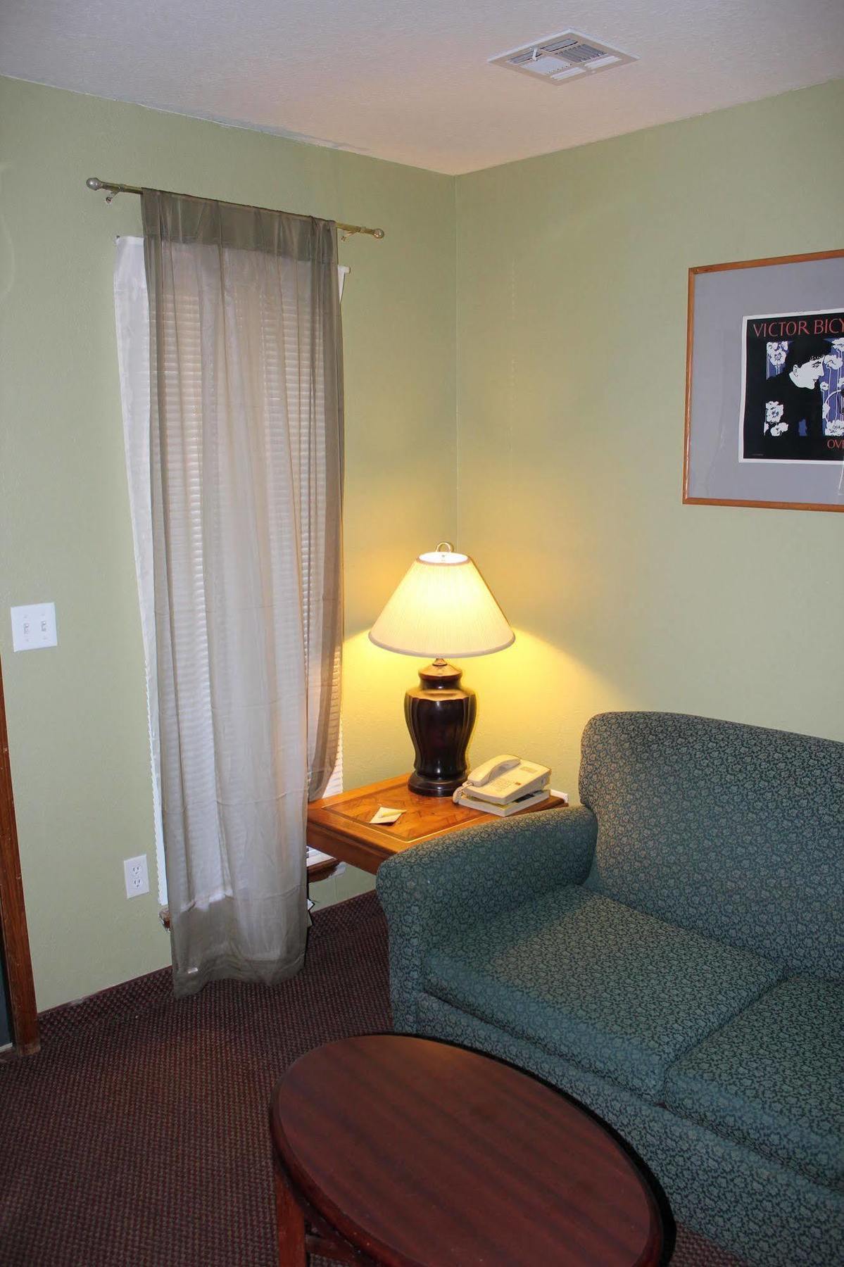 تاهليكوا Oak Hill Inn And Suites المظهر الخارجي الصورة