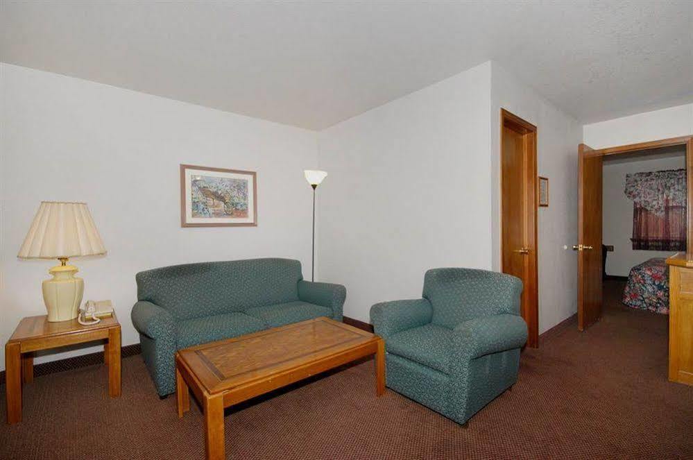 تاهليكوا Oak Hill Inn And Suites المظهر الخارجي الصورة