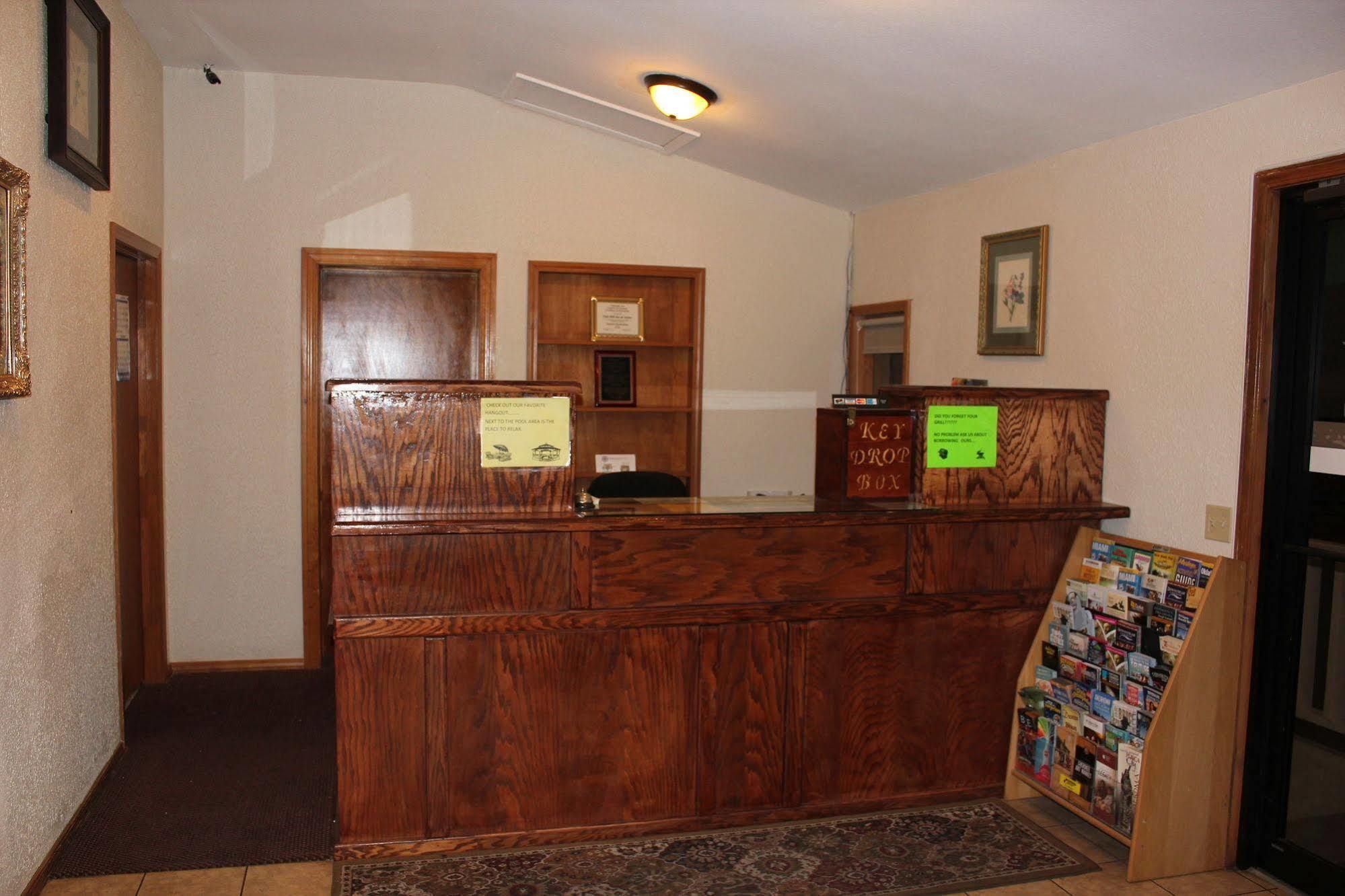 تاهليكوا Oak Hill Inn And Suites المظهر الخارجي الصورة