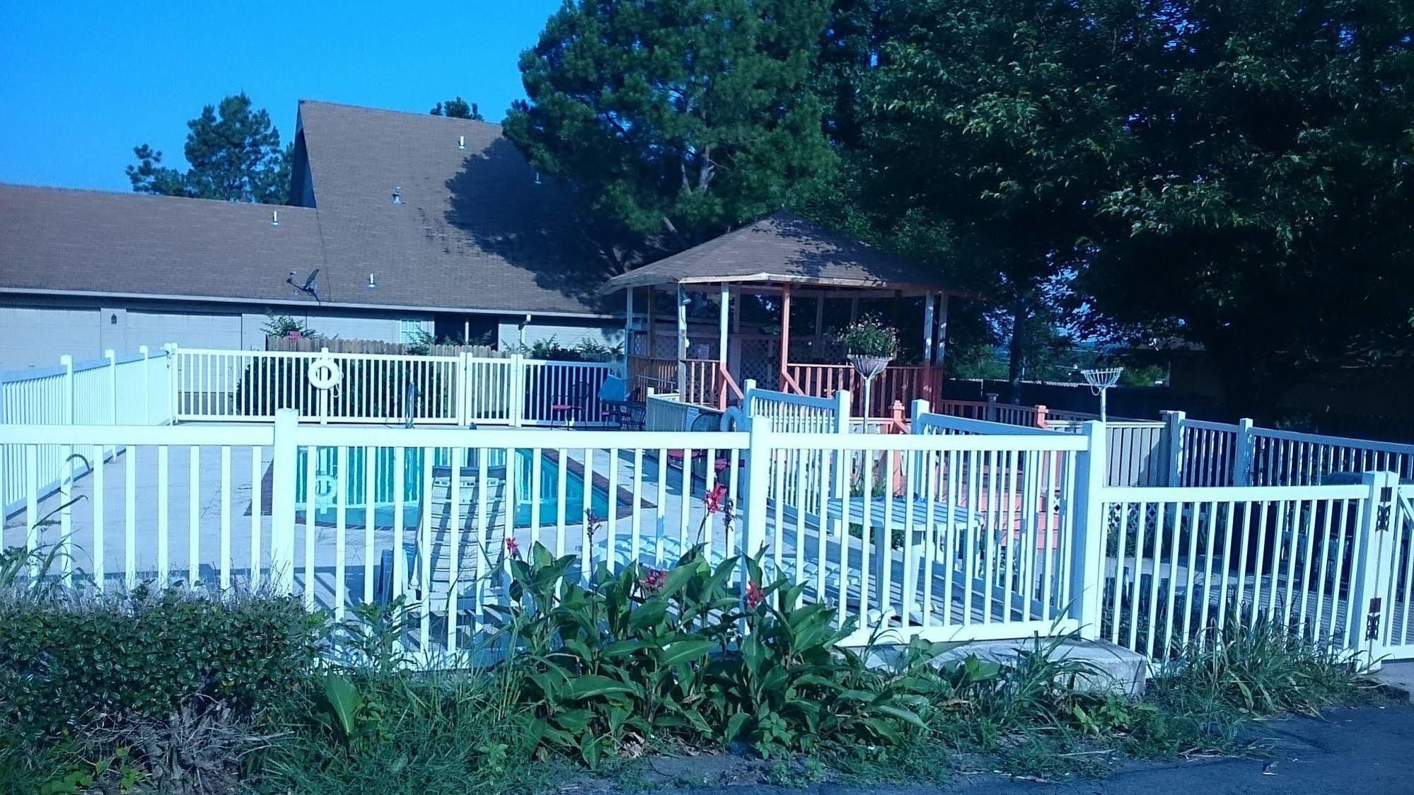تاهليكوا Oak Hill Inn And Suites المظهر الخارجي الصورة